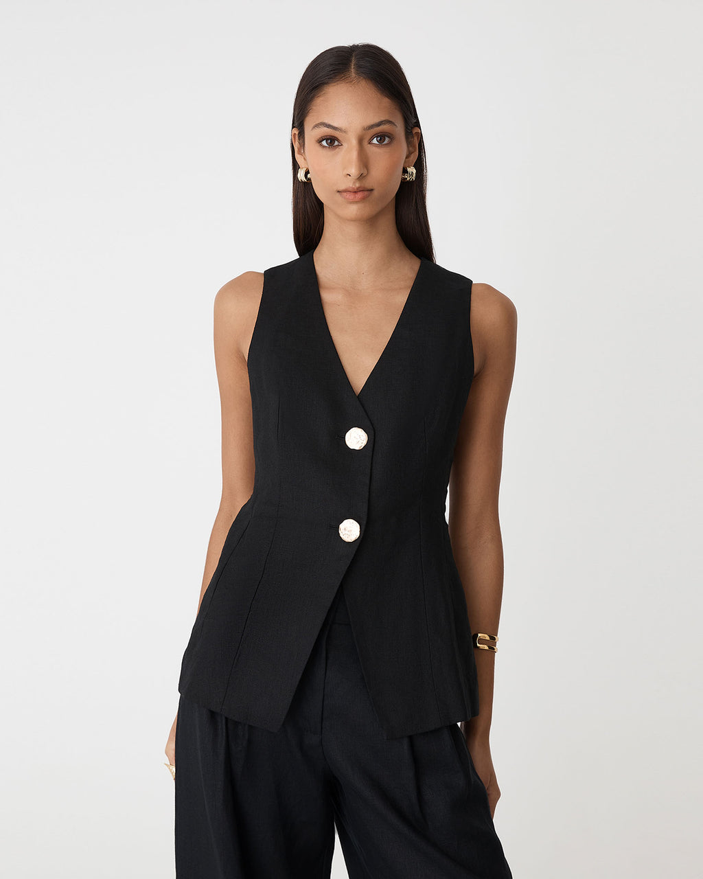 Ami V-Neck Linen Vest