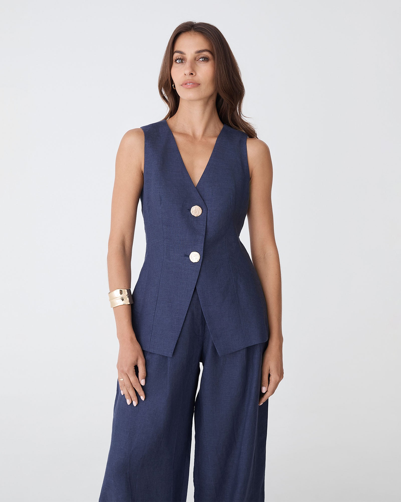 Ami V-Neck Linen Vest