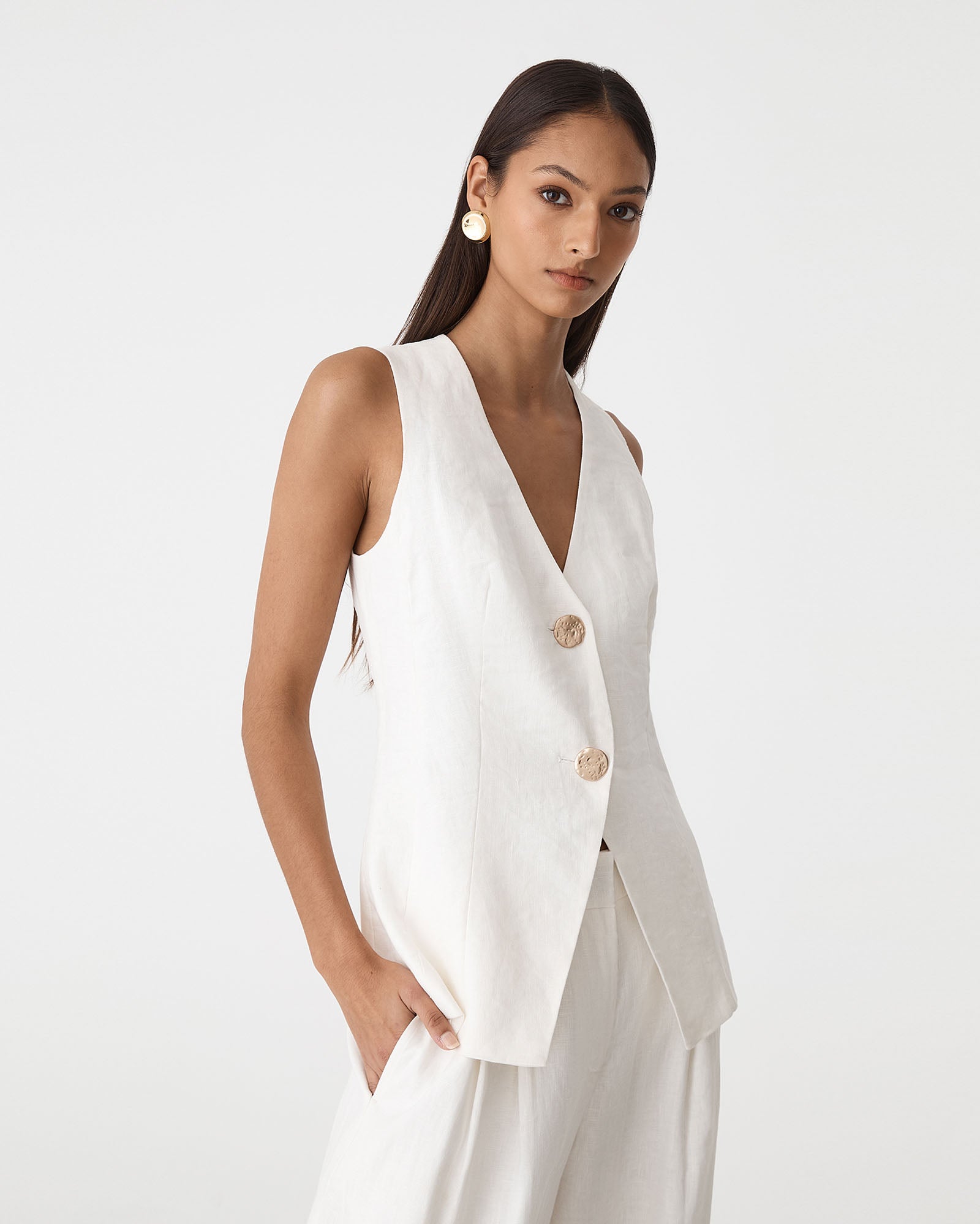 Ami V-Neck Linen Vest
