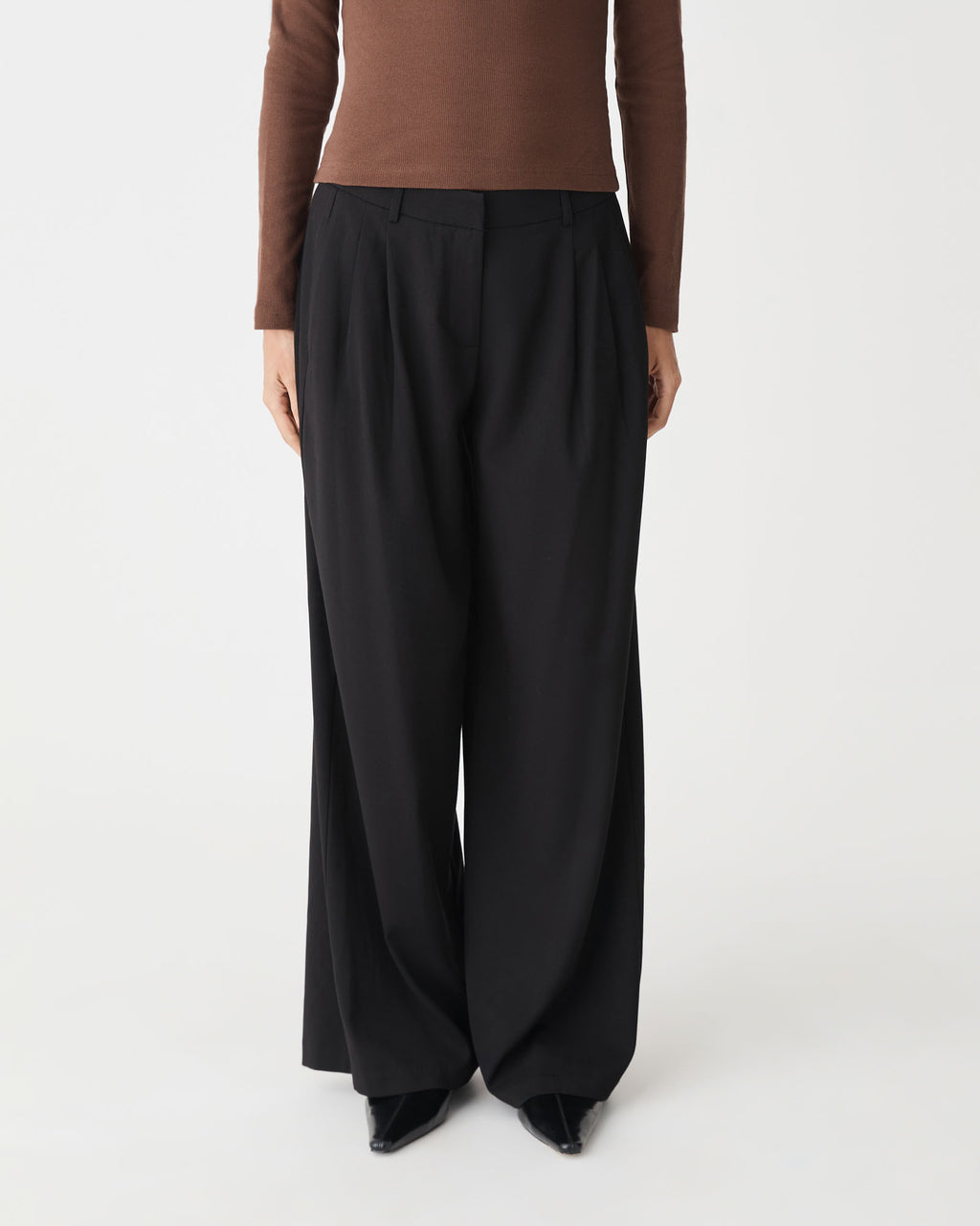 Arden Mid Rise Pleated Pants
