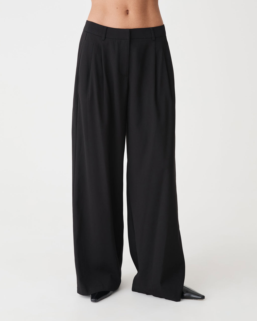 Arden Mid Rise Pleated Pants