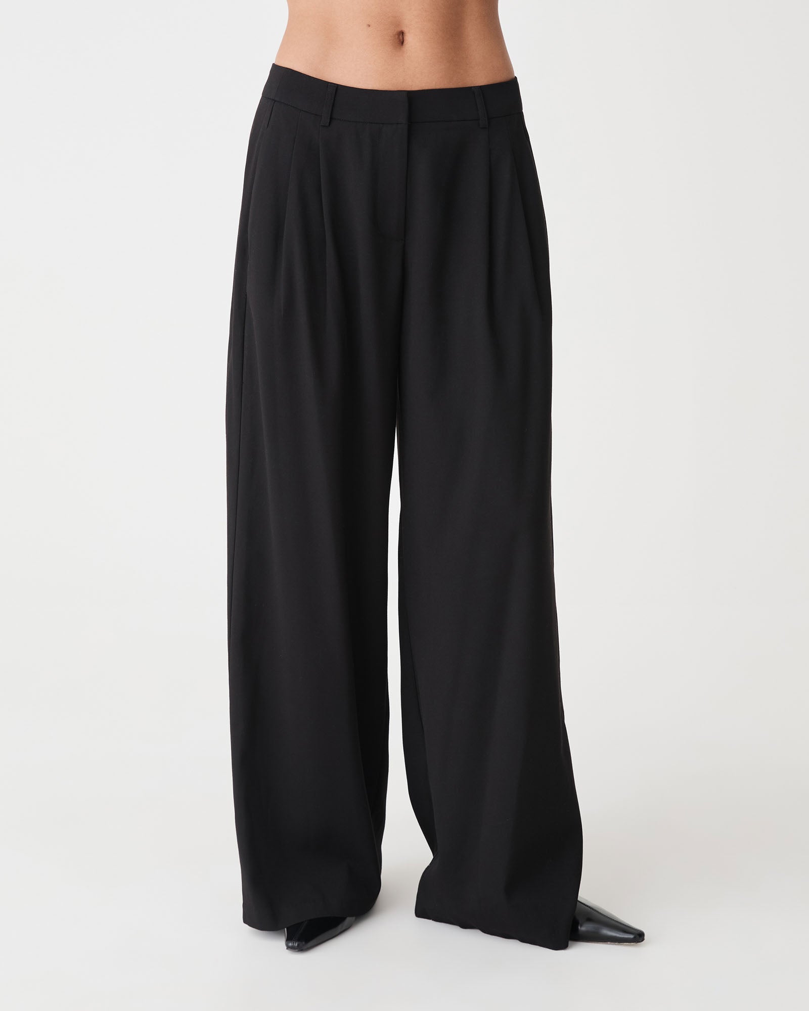 Arden Mid Rise Pleated Pants