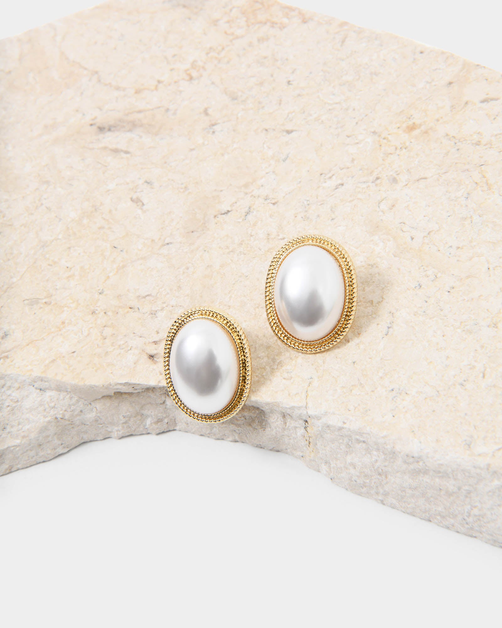 Dianna Pearl Earrings