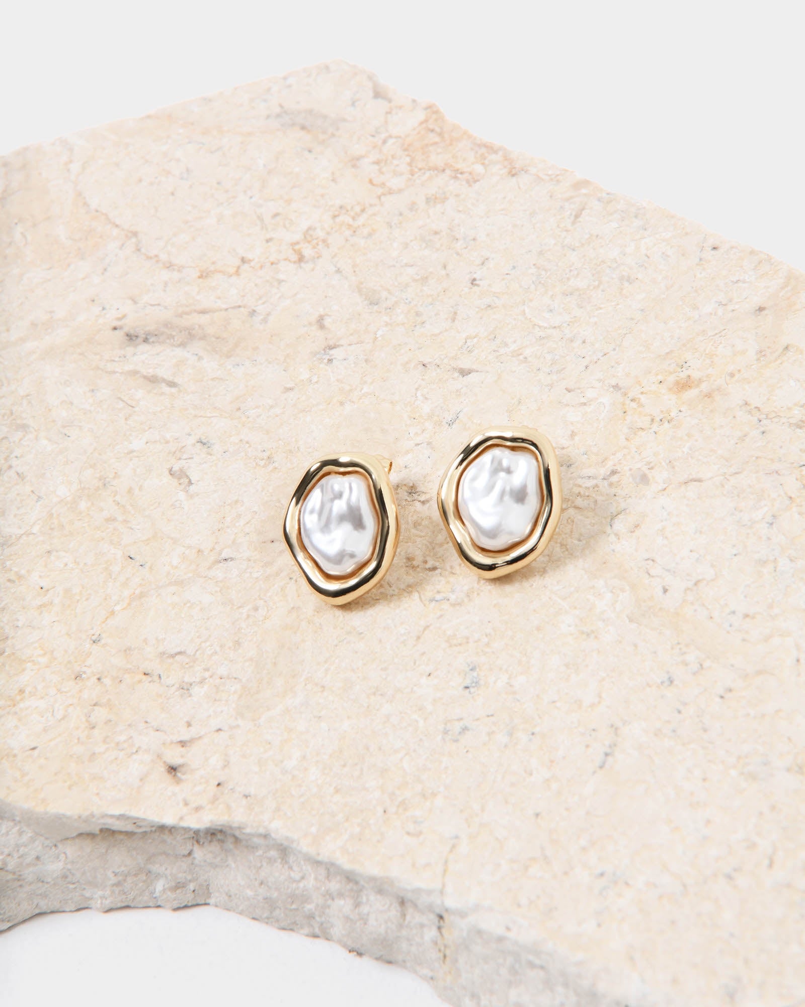 Doris Pearl Earrings
