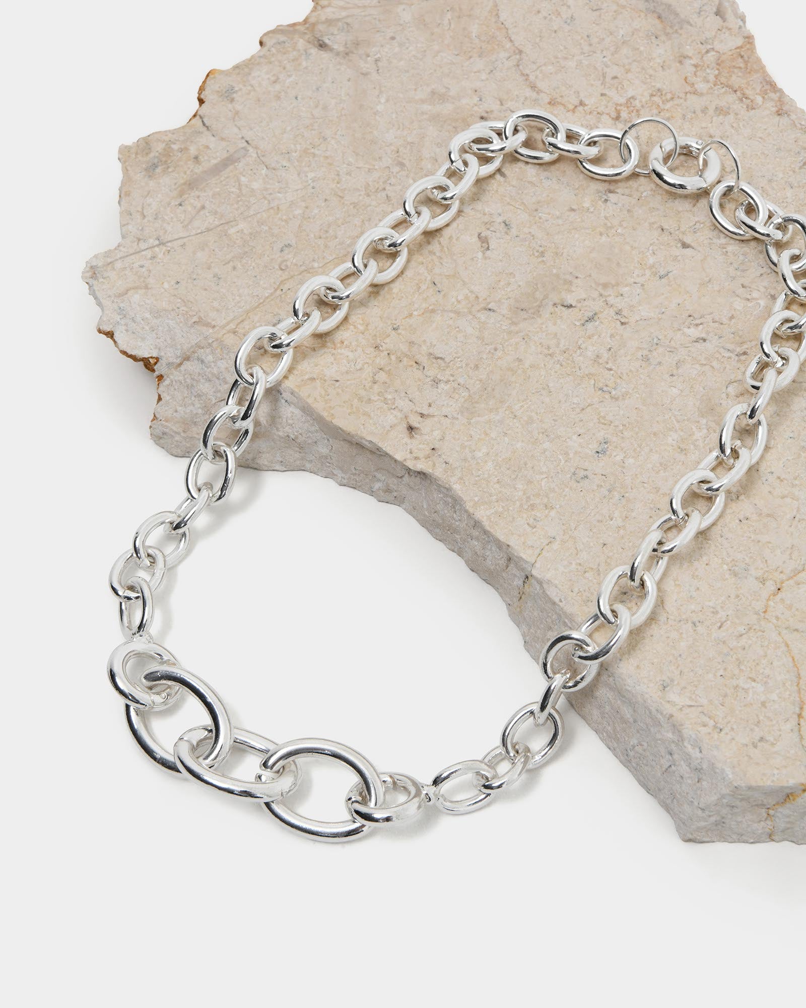 Witney Chain Necklace