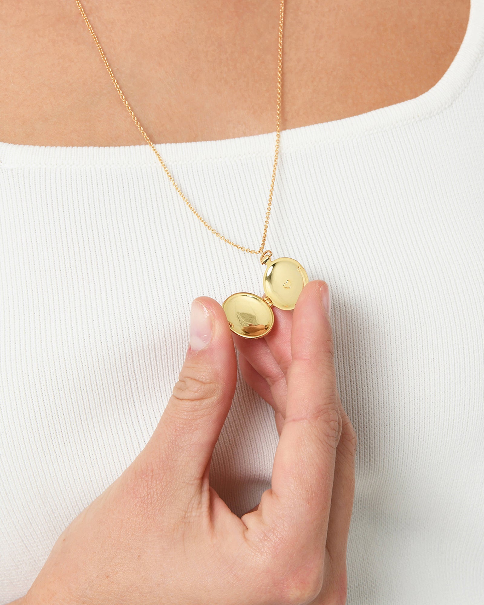 Iliana 16k Gold Long Locket