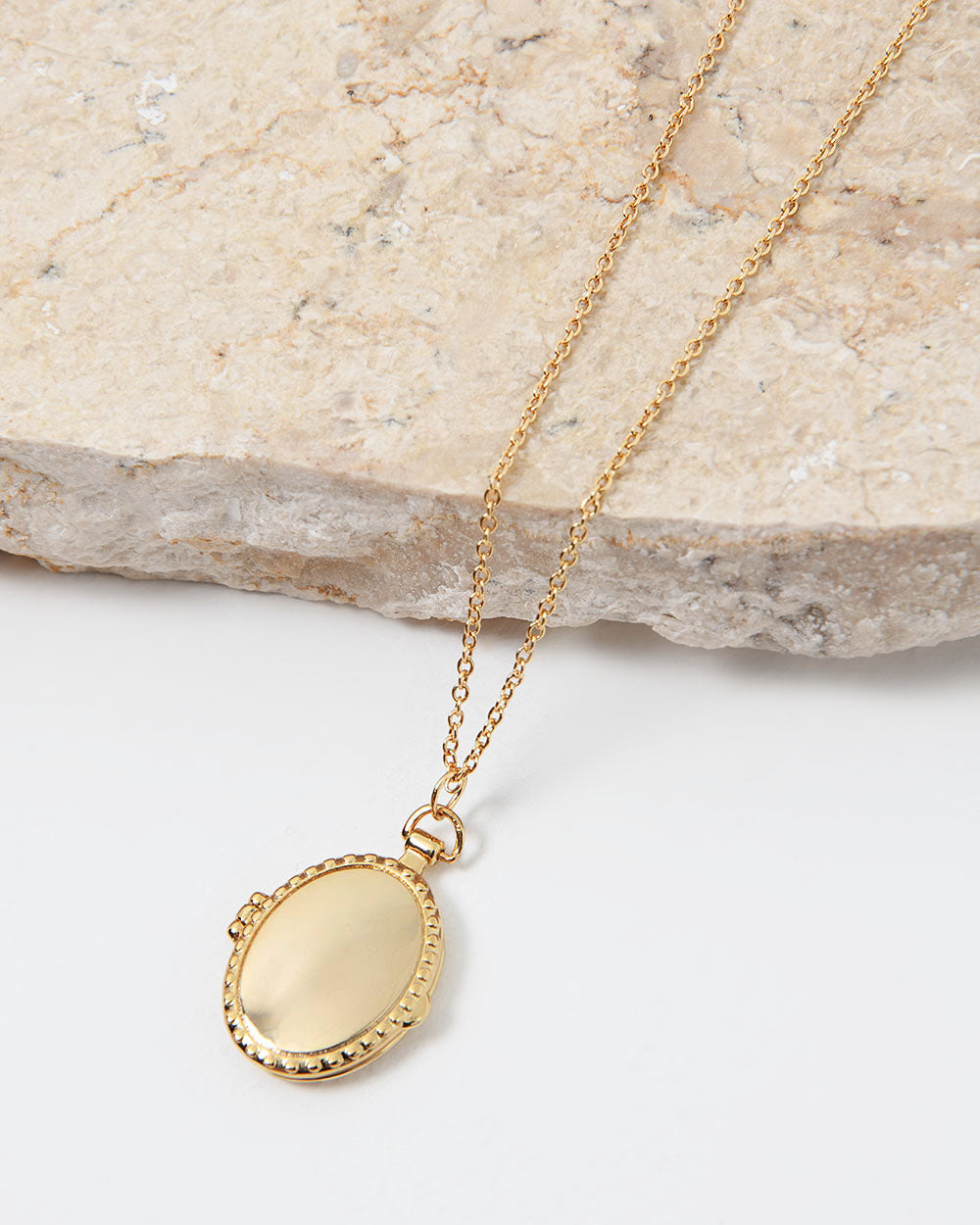 Iliana 16k Gold Long Locket