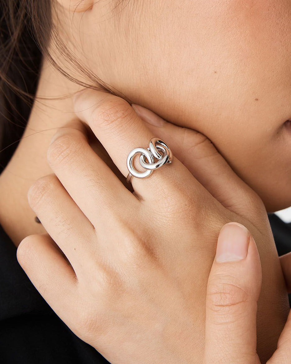 Alma Loop Ring