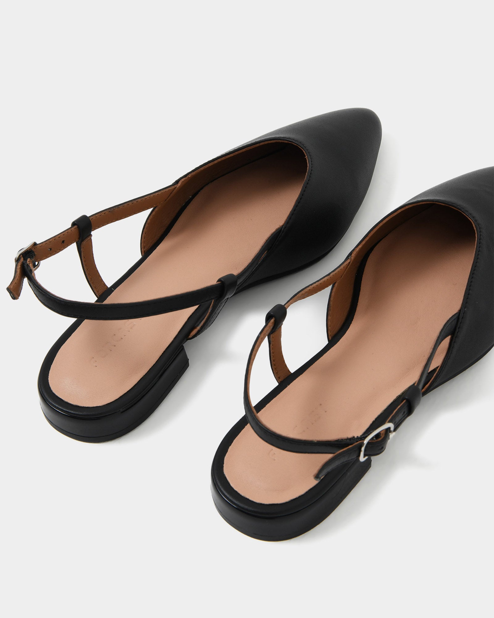 Liyana Leather Flat